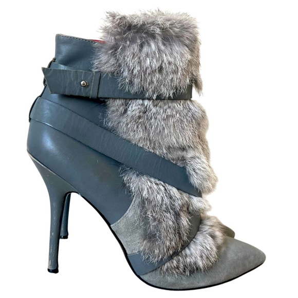 Charles Jordan Knife Rabbit-Fur Bootie
Size 10 Women - Picture 2 of 16